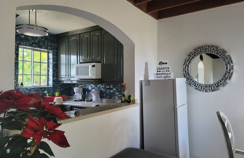 Orange Bay House | Cozy Oceanview Beach Townhome in Negril