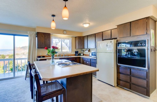 Roads End Apartment | Cozy Oceanview Home with the Best Vistas in Road's End - Dogs Welcome