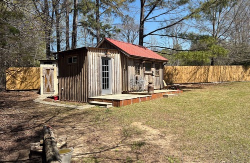 Greenwood Cabin | Cozy Off Grid Cabin w/pond for fishing.