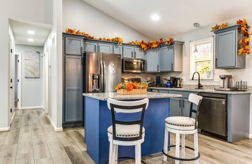 Westwood House | Cozy Ohio Home - Deck, Arcade Games & Near Golfing