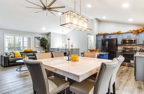 Westwood House | Cozy Ohio Home - Deck, Arcade Games & Near Golfing
