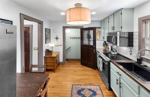 Hyde Park Apartment | Cozy on Kendall