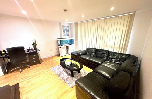 Whittington Apartment | Cozy One Bed Apartment with balcony (Colindale)