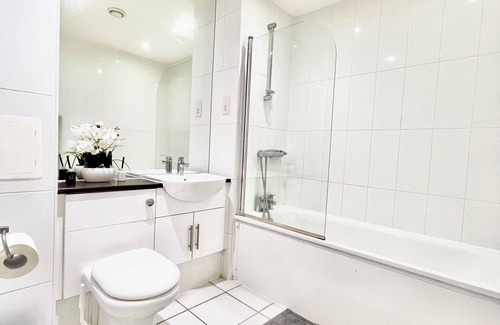 Whittington Apartment | Cozy One Bed Apartment with balcony (Colindale)
