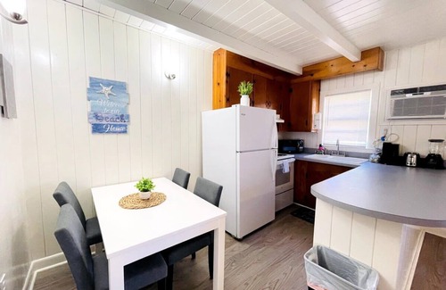 Crescent Beach Apartment | Cozy one bedroom across from the beach #2