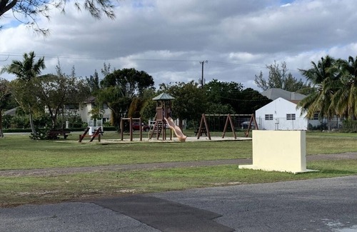 Nassau Apartment | Cozy one bedroom 5 minutes from the beach