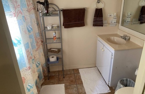 Nassau Apartment | Cozy one bedroom 5 minutes from the beach