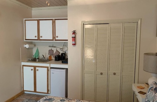 Nassau Apartment | Cozy one bedroom 5 minutes from the beach