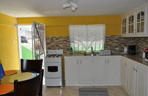 Providence Apartment | Cozy One Bedroom Apartment In Paradise