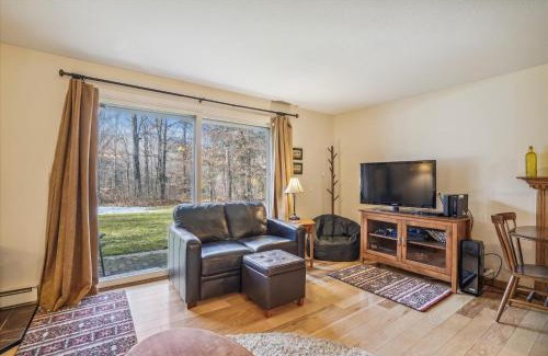 Central Vermont- Killington House | Cozy One-Bedroom Edgemont Condo with Ski Access & Fireplace B3