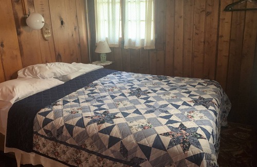 Port Hope Cabin | Cozy One-bedroom Lakeside Cabin with all modern amenities