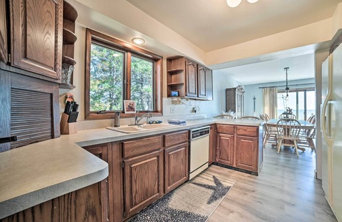Oscoda Cottage | Cozy Oscoda Cottage: Fire Pit & Private Beach