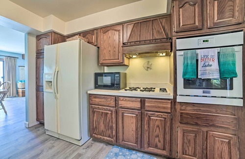 Oscoda Cottage | Cozy Oscoda Cottage: Fire Pit & Private Beach