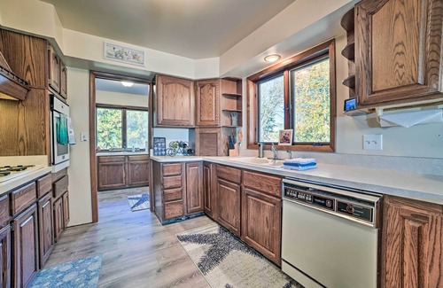 Oscoda Cottage | Cozy Oscoda Cottage: Fire Pit & Private Beach