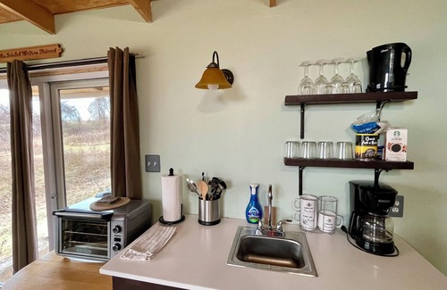 Westminster Apartment | Cozy out of the way studio retreat with AC and WiFi in charming Westminster