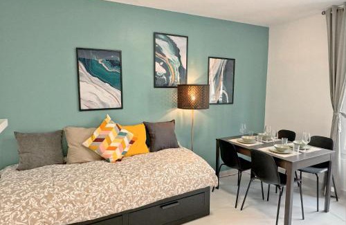 Vitry-sur-Seine Apartment | Cozy Paris Gateway Apartments Groups with free parking