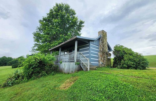 Fancy Gap Cabin | Cozy Parkway Cabin with Mountain Views - Cabin 4