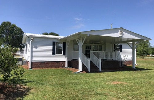Summerton House | Cozy & Peaceful 3 bed 2 bath On the Water