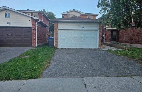 Brampton West House | Cozy&Peaceful 3 bedroom house available 20 mins to perrson airport