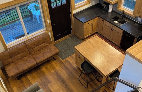 Osage Cabin | Cozy Peninsula Lake Cabin on 40 Acres