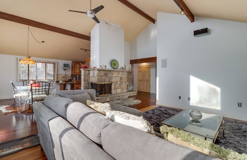 Effort House | Cozy Pennsylvania Home w/Pool Table & Pool Access