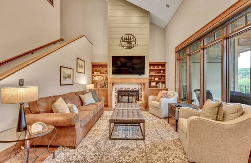 Branson Condo | Cozy Penthouse Christmas Getaway!
