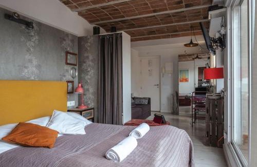 El Parc i la Llacuna del Poblenou Apartment | Cozy Penthouse Studio with Private Rooftop Terrace