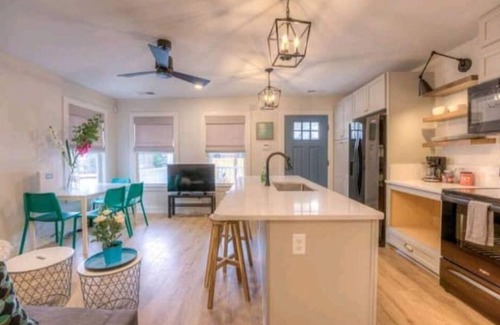 Cooper-Young Historic District House | Cozy pet friendly 2 bedroom Cooper Young downtown