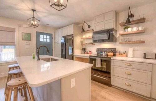 Cooper-Young Historic District House | Cozy pet friendly 2 bedroom Cooper Young downtown