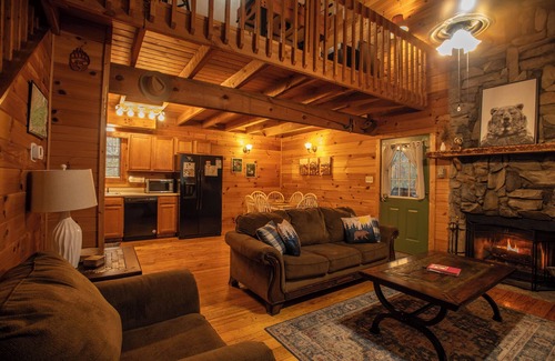 Townsend Cabin | Cozy Pet Friendly Cabin in Townsend w/TONS of privacy. Sleeps 8.