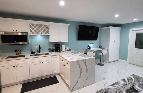 Bearss Plaza Apartment | Cozy, pet friendly, centrally-located studio in Tampa