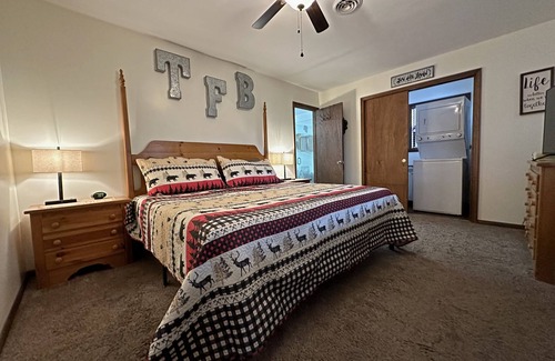 Pigeon Forge Other | Cozy Pigeon Forge Cabin Near Parkway: Hot Tub, Mountain Views & Pet Friendly!
