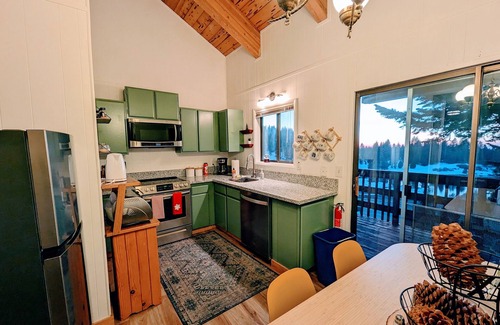 Pinecrest House | Cozy Pinecrest-Dodge Ridge Area Summer/Winter Fun Resort with King-Size Bed!