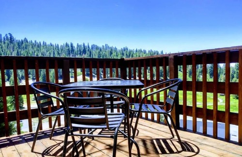 Pinecrest House | Cozy Pinecrest-Dodge Ridge Area Summer/Winter Fun Resort with King-Size Bed!