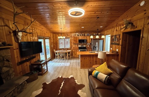 Pinetop Cabin | Cozy Pines Cabin Mountain Retreat, Pinetop Lakes CC, Golf Hike Bike Fish Relax!