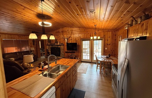 Pinetop Cabin | Cozy Pines Cabin Mountain Retreat, Pinetop Lakes CC, Golf Hike Bike Fish Relax!