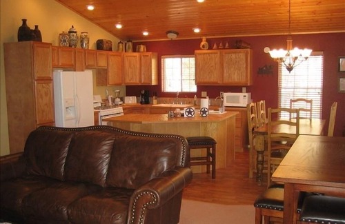 Alto Cabin | Cozy Pines Cabin - Your Home Away from Home