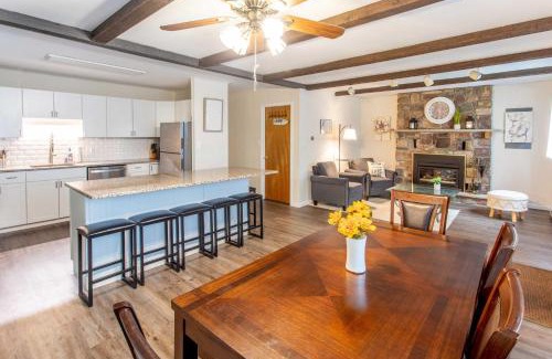 Gouldsboro House | Cozy Poconos Ranch Home with Pool Access, Near Lake!