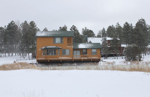Pinetop-Lakeside Cabin | Cozy Pond-side Cabin