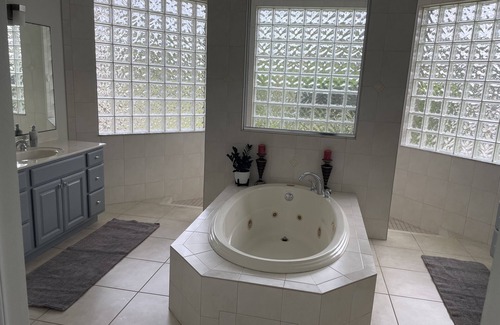 Hunt Club House | Cozy pool house in Loxahatchee.