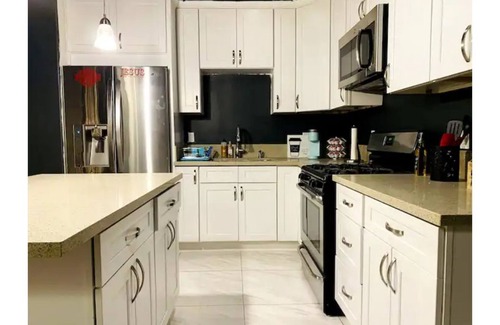 Ontario House | Cozy Poolhouse 1B1B Romantic Near Ontario Airport