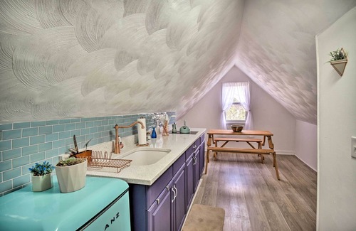 Portsmouth Apartment | Cozy Portsmouth Studio ~ 3 Mi to Old Towne