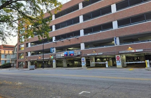 Ann Arbor Apartment | Cozy Prime Location Apartment-Room1