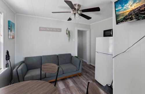 Wildwood Apartment | Cozy Private apt blocks from Beach/Boardwalk 4