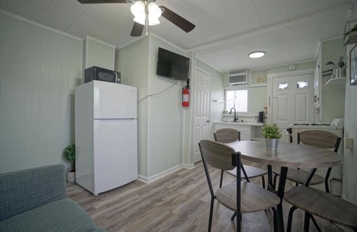 Wildwood Apartment | Cozy Private apt blocks from Beach/Boardwalk 4