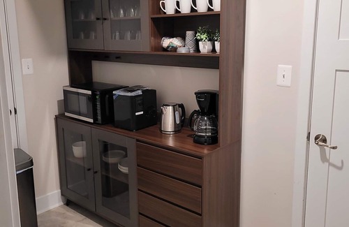 Glen Burnie House | Cozy Private Basement Suite!