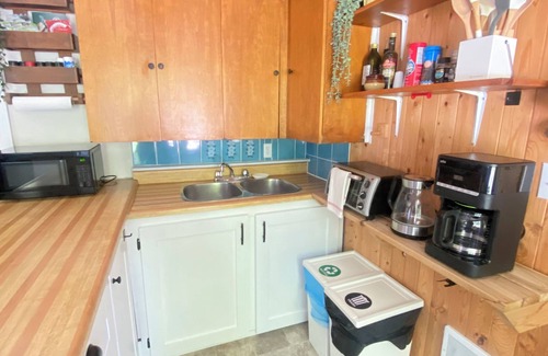 Lion's Head Cottage | Cozy/private cabin located in Lions head beside Bruce trail!