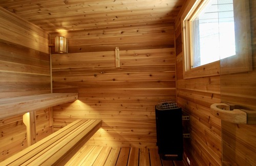 Val-des-Monts Cottage | Cozy Private Cottage steps from Lac Dodds w/Sauna -55 mins from Downtown Ottawa