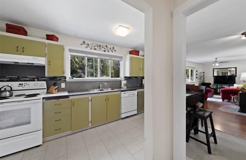Scotch Creek Cottage | Cozy Private Cottage Near Lake!