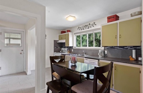 Scotch Creek Cottage | Cozy Private Cottage Near Lake!